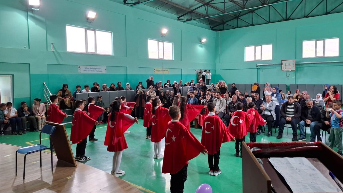 BAYRAMLAR GÜMÜŞGÖZE  DE BİR BAŞKA  KUTLANIR.